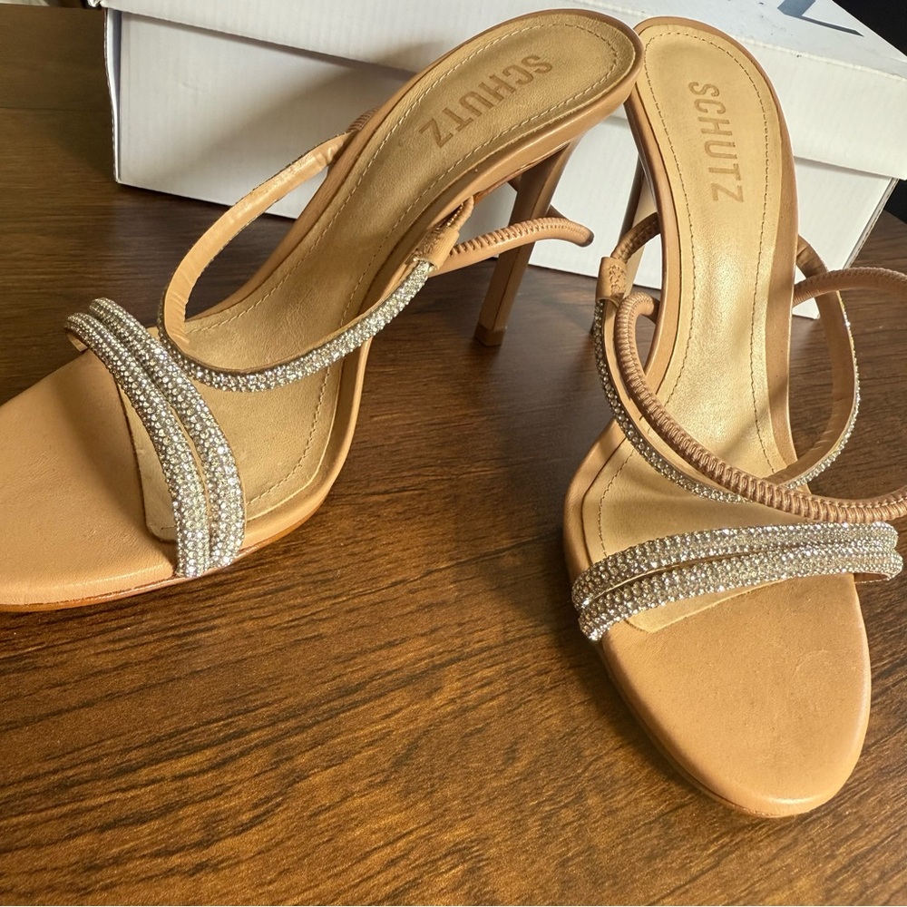 Schutz Whiteley Leather Sandal Heel Size 6.5 Brand new!